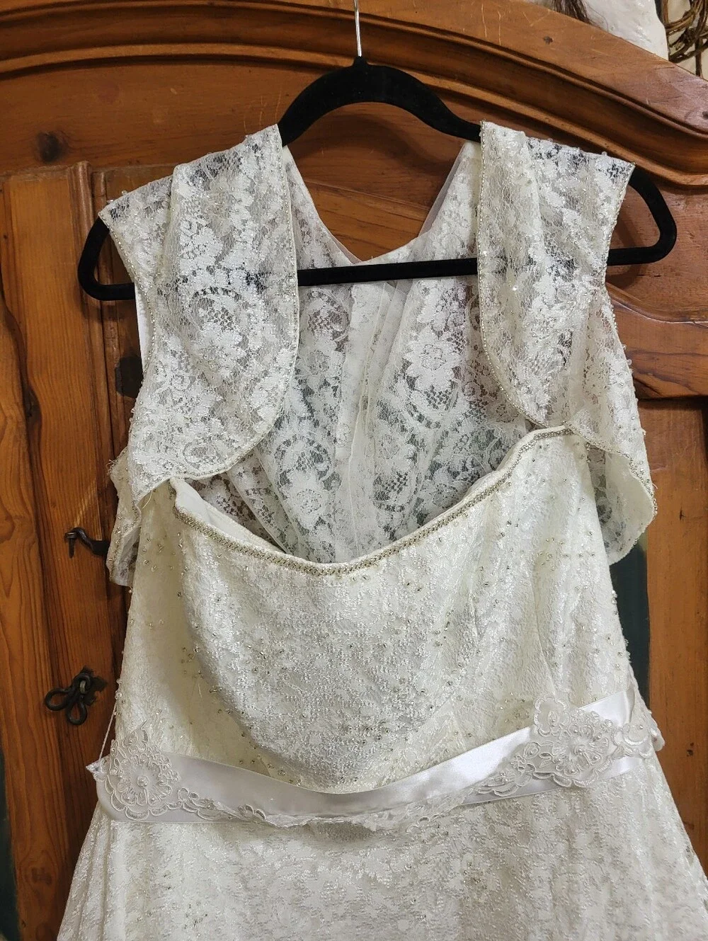 David's Bridal Lace A-Line Wedding Dress With Delicate Cap Sleeves Top - Picture 2 of 10